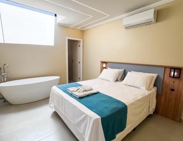 Queen Suite with Spa Bath