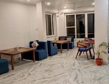 Deluxe Double Room (2 Adults + 1 Child)