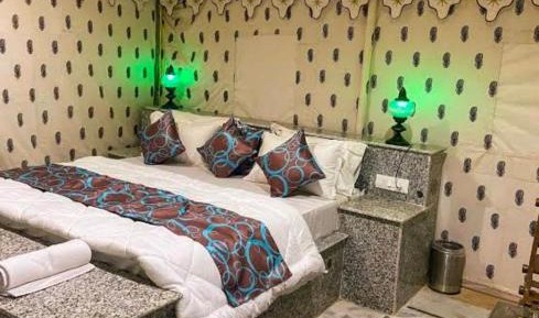 Deluxe Double Room (1 adult + 1 child)