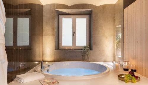 Queen Room with Spa Bath