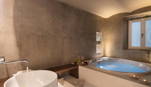 King Room with Spa Bath
