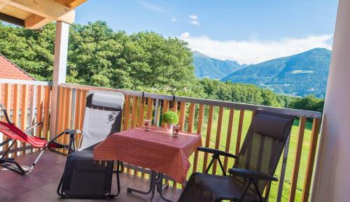 Apartment with Mountain View