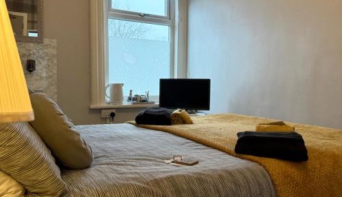 Double Room with Shared Bathroom (Room 6)