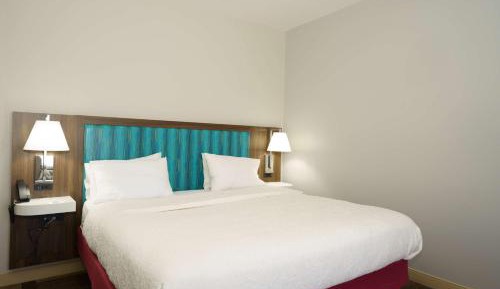 King Room with King Bed - Non-Smoking