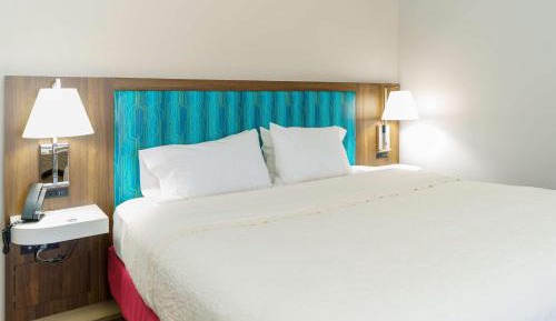 King Room with Sofa Bed and Study - Non-Smoking