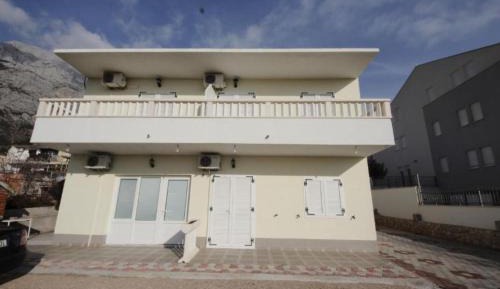 One Bedroom Apartment