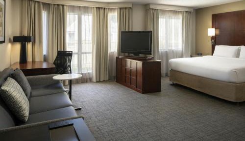 King Studio with Sofa Bed - Hearing Accessible