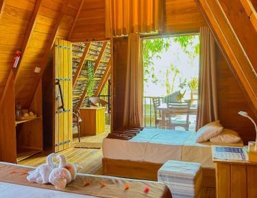 Deluxe Room (2 Adults + 1 Child)