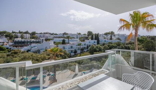 Superior Apartment with Pool View