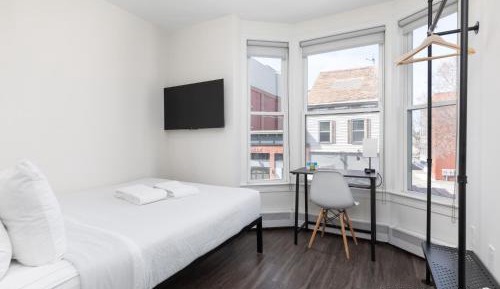 Queen Room with Shared Bathroom 205