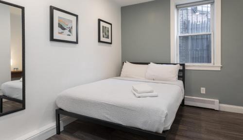 Queen Room with Shared Bathroom 103