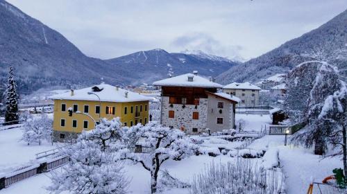 Three-Bedroom Deluxe Apartment