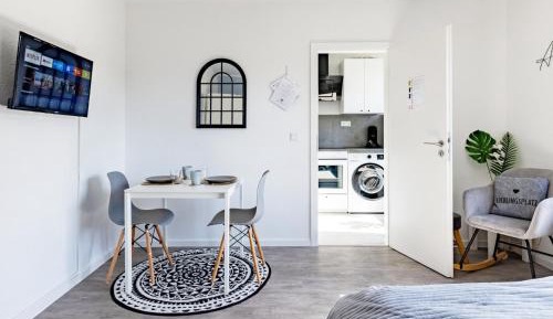 One-Bedroom Apartment - Non-Smoking