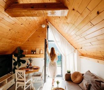 Apartment with Mountain View