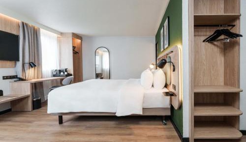 Superior Room - 1 King Bed