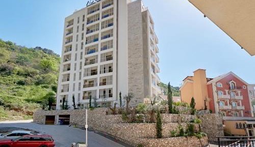 One-Bedroom Apartment with Terrace
