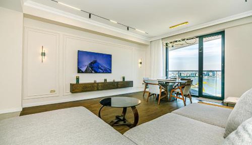 Three-Bedroom Deluxe Apartment