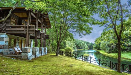 Cottage with Lake View