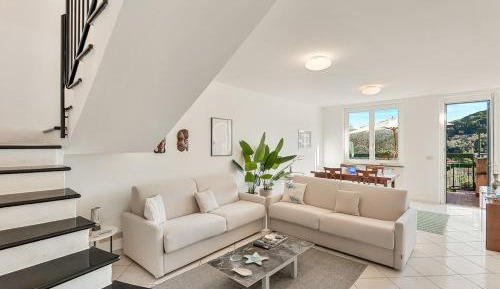 Three-Bedroom Apartment with Balcony