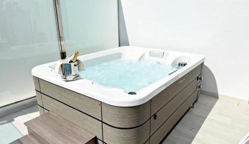 Hot Tub Deluxe Double room with Terrace