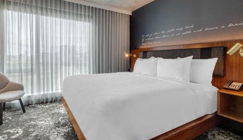 King Room - Non-Smoking