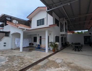 Three-Bedroom Holiday Home 