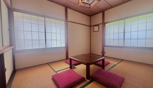 Basic Triple Room with Shared Bathroom