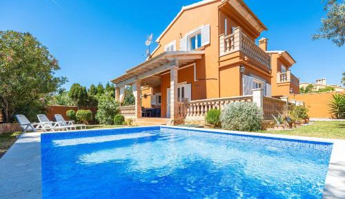 Villa with Garden View