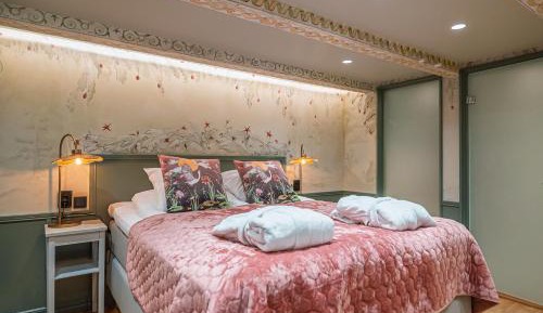 The 17th-Century Cellar - No Window