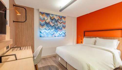 Standard Double - 1 Queen Bed