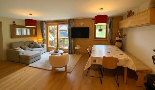 Three-Bedroom Apartment with Mountain View