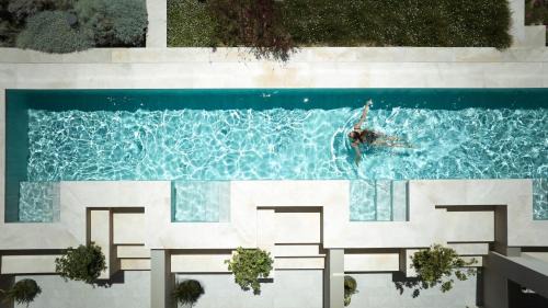 Privilege Room with Shared Swim Up Pool and Side Sea View