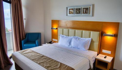 Deluxe King or Twin Room with Partial Sea View