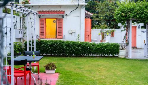 Villa with Garden View