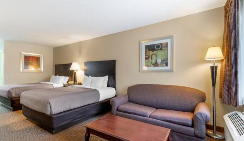 Quadruple Room with Two Queen Beds - Non Smoking