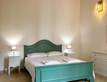 One-Bedroom Deluxe Apartment