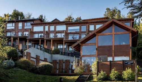 Apartment with Mountain View