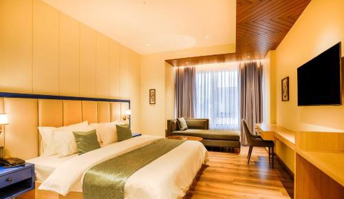 Deluxe Double Room (2 Adults + 1 Child)