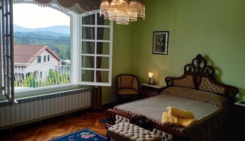 Deluxe Room (2 Adults + 1 Child)