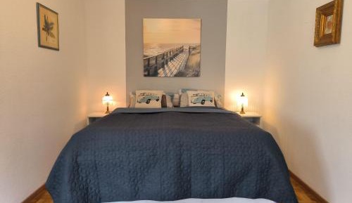 One-Bedroom Apartment with Shower