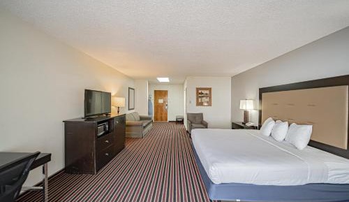 Deluxe King Suite - Non-Smoking