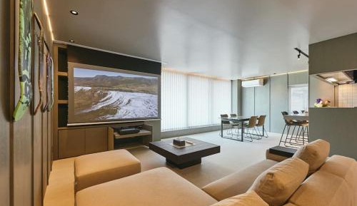 Apartment with Mountain View