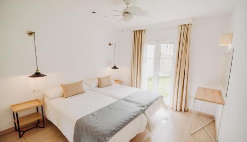 Deluxe One-Bedroom Apartment - Ground Floor