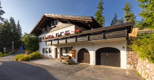 One-Bedroom Apartment with View