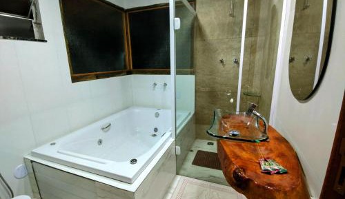 Deluxe Suite with Spa Bath