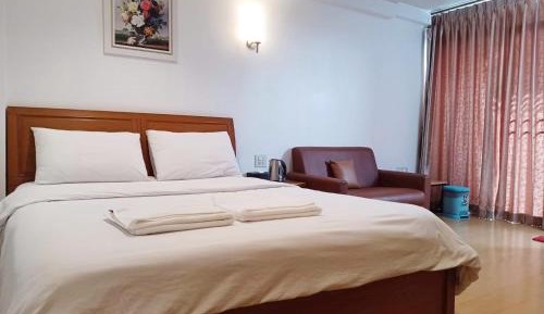 Deluxe Room (2 Adults + 1 Child)