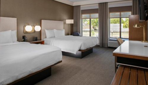 Queen Guest Room with 2 Queen Beds  - City View