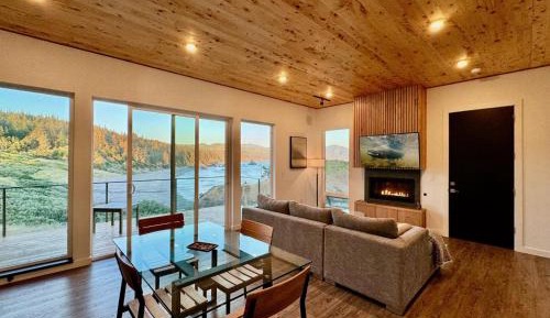Deluxe One-Bedroom Apartment with Ocean View