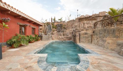 Villa with Garden View