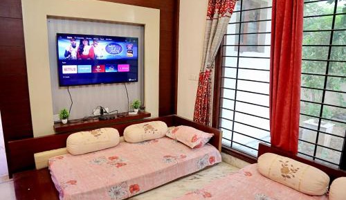 Family Room with Garden View
